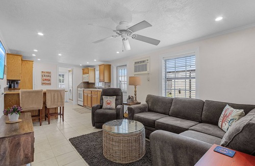 Naples Park House | 5 min to Beaches, Available March 2026 28 nt min. Beach Pass Incl!nnn