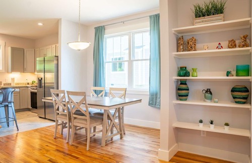 Oakley House | 5 min to Biltmore & 10 to Downtown. New adorable neighborhood.