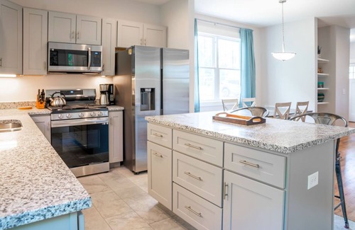 Oakley House | 5 min to Biltmore & 10 to Downtown. New adorable neighborhood.