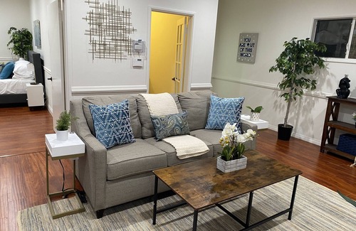 Altadena House | 5 min to hiking, biking, pet friendly quite house for family