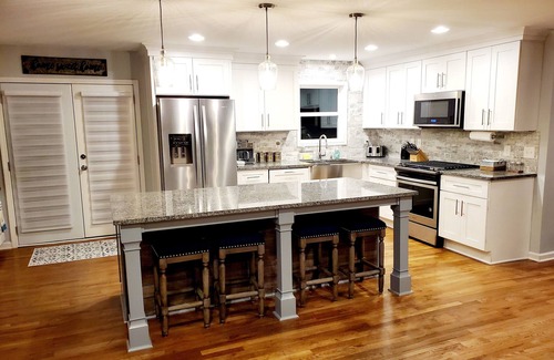 Woodstock House | 5 min. to Lake Allatoona/15 min. to DT W'stock/firepit/Sleeps 7/nHuge Deck!