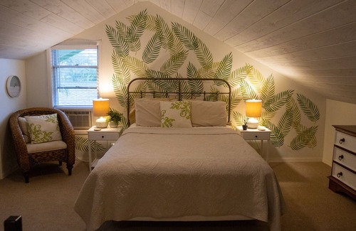 South Palm Park Neighborhood Association Cottage | 5 min to the beach!