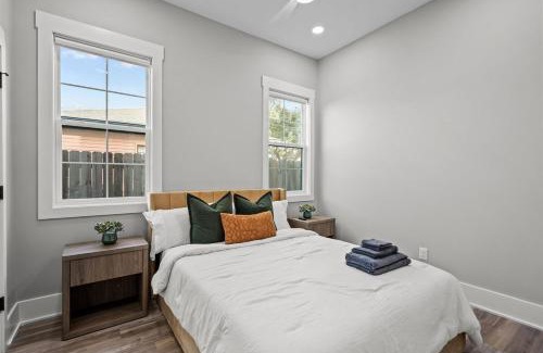 Wilmington Beach Apartment | 5 min walk to Beach Roof Patio Office Garage BBQ