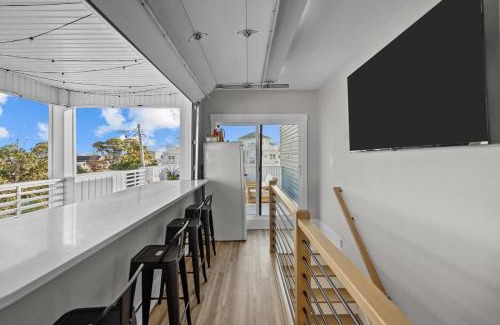 Wilmington Beach Apartment | 5 min walk to Beach Roof Patio Office Garage BBQ
