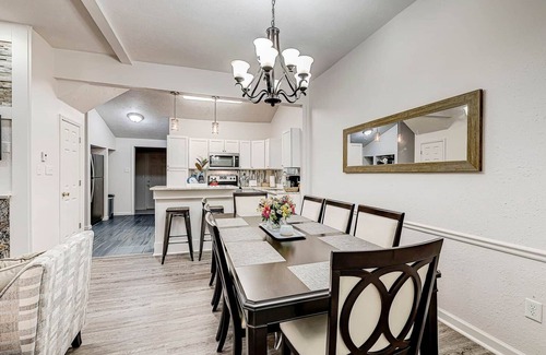 Babe Denny House | 5 min walk to LucasOil, Gainsbridge, Downtown Shopping