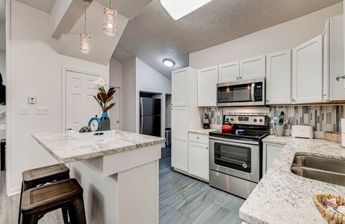 Babe Denny House | 5 min walk to LucasOil, Gainsbridge, Downtown Shopping