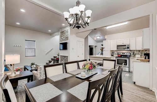 Babe Denny House | 5 min walk to LucasOil, Gainsbridge, Downtown Shopping