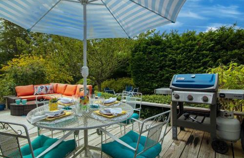 East Orleans House | 5 Min Walk to Swimmable Mill Pond Dog Friendly