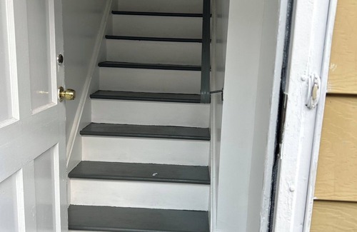 Queens Apartment | 5 mins from JFK airport, walking distance transportation to Manhattan, highways