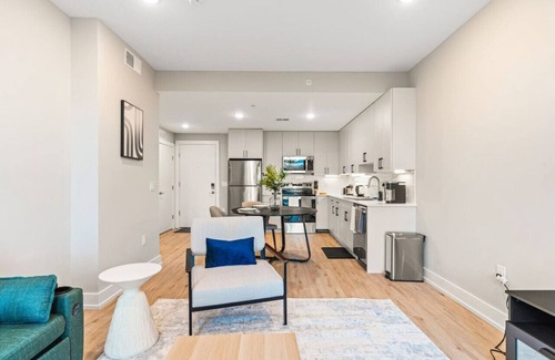 Northern Liberties Apartment | 5 mins to Convention Center|Sleeps 4|Rooftop|W/D!