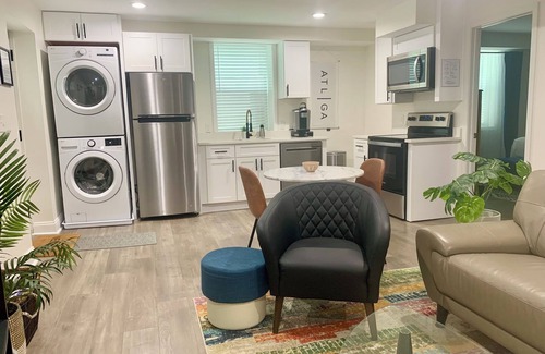 Atlanta Apartment | 5 mins to Downtown 2 beds Sleeps 2-4 Private Basement Free Parking