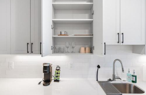 Northern Liberties Apartment | 5 mins to FishTown plus Old Town King Bed, Sleeps 4!