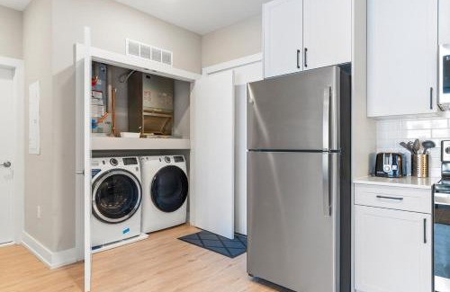 Northern Liberties Apartment | 5 mins to FishTown plus Old Town King Bed, Sleeps 4!