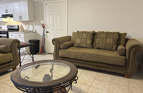 Port Arthur House | 5 mins to Motiva refinery, &10-15 mins to Valero, Chevron, & Total Refineries!