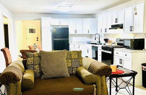 Port Arthur House | 5 mins to Motiva refinery, &10-15 mins to Valero, Chevron, & Total Refineries!