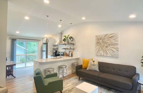Greenville - Spartanburg Cottage | 5 Minute Drive to Downtown Greenville!