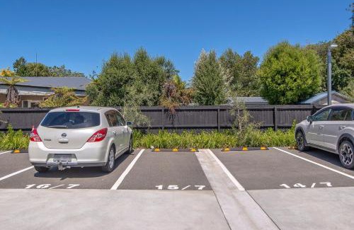 Addington Apartment | 5 Minute Walk to Arena & Stadium