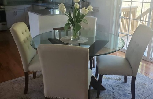 Worcester House | 5 minute walk to St. Vincent hospital and UMASS University Hospital