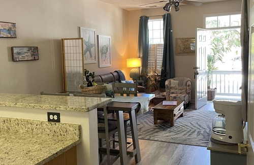 Port Royal House | 5 minutes from the beach. 10 minutes to see your Marine graduate!