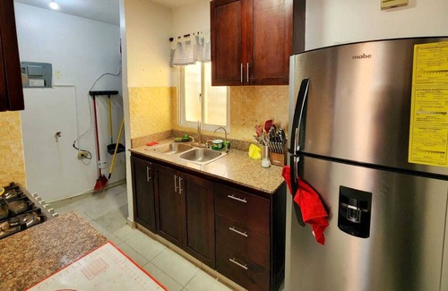 Residencial Alameda Oeste Apartment | 5 minutes to the theme park! Family-sized condo with game room & deck