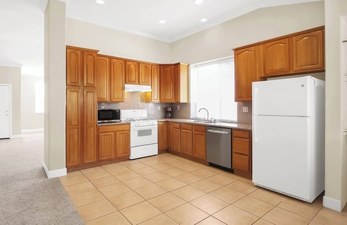 Antioch House | 5 Minutes to Antioch Medical Centers: 3 Bedroom Furnished Single-Story House