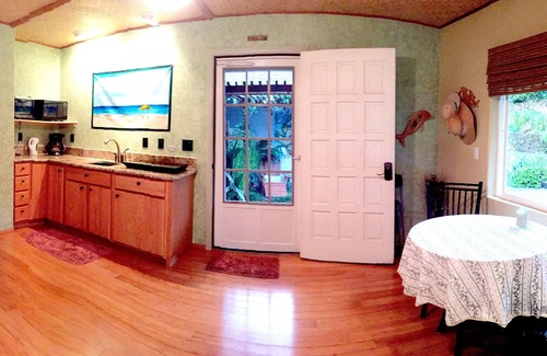 Kalaoa House | 5 Minutes to Beach & Town-Perfect Location, Private & Peaceful. A/C
