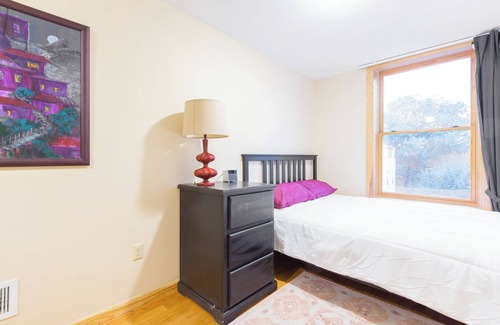 Harsimus Cove Apartment | 5 minutes to NYC! 6 Bedrooms! 3 Bathrooms! Amazing Location!!!!