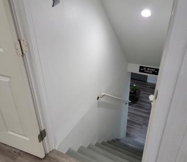 Beverly Hills Apartment | 5 minutes to Rodeo Drive! 2 bedroom man cave apartment Beverly Hills Adj