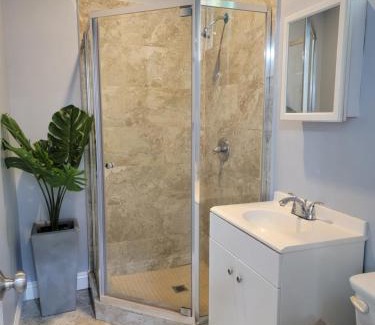 Beverly Hills Apartment | 5 minutes to Rodeo Drive! 2 bedroom man cave apartment Beverly Hills Adj