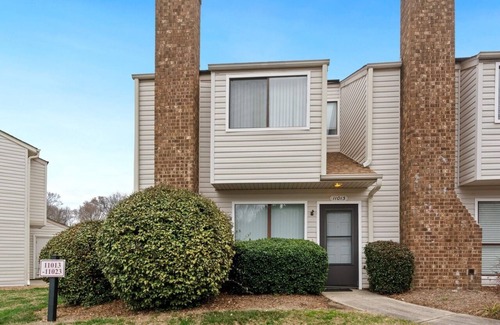 McAlpine House | 5 minutes to the Ballantyne area townhome