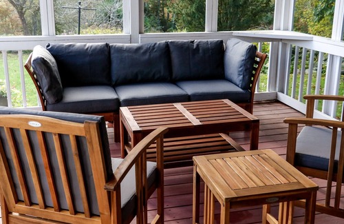 New Harbor House | 5 minutes to the beach; screened porch and large yard