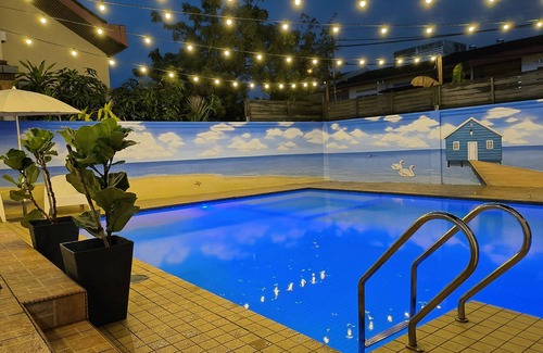 Taman Bangi Villa | 5 minutes to Train Station ! Pool Party Villa in the City.