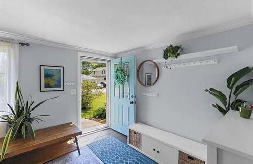North Kingstown House | 5 Minutes to Wickford & the Town Beach! Beautiful, pet friendly coastal home!