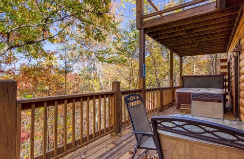 Gatlinburg - Pigeon Forge House | 5'O clock Somewhere- Hot Tub, Game Room, WIFI, FREE attraction tickets for each paid day!