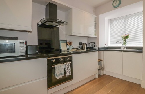 Newquay City Centre House | 5 OCEAN HEIGHTS, pet friendly, country holiday cottage in Newquay