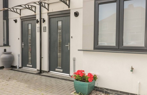 Newquay City Centre House | 5 OCEAN HEIGHTS, pet friendly, country holiday cottage in Newquay