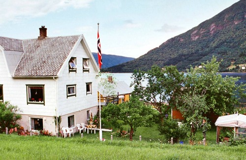 Nesset Apartment | 5 person holiday home in Vistdal