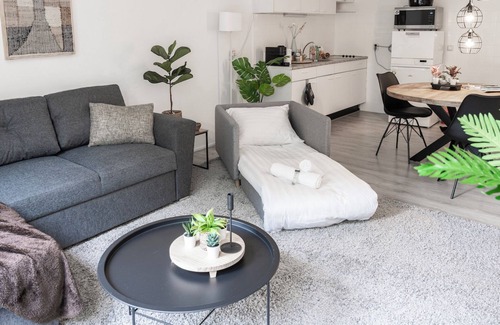 Tilburg Apartment | 5 places to sleep, great location, large balcony, best street in town