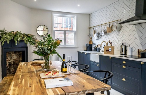 York House | 5 Precentors Court - a premium stay that sleeps 6 guests in 3 bedrooms