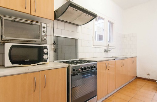 Collblanc y La Torrassa Apartment | (5) PRIVATE INDIVIDUAL BEDROOM WITH 200 M2 SUNNY TERRACE