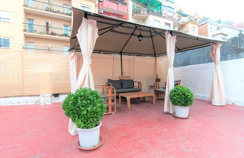 Collblanc y La Torrassa Apartment | (5) PRIVATE INDIVIDUAL BEDROOM WITH 200 M2 SUNNY TERRACE