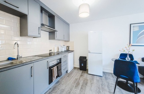 Swindon Apartment | 5 Regent Circus Apartment Central Location Long Stays