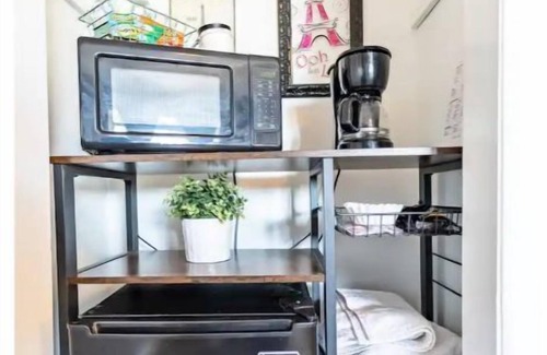 Eiber Apartment | 5 Rockleys Vintage Motel, EV Charging Available