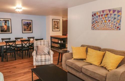Moffat Apartment | 5 St Mary's Church