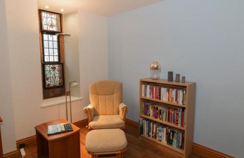 Moffat Apartment | 5 St Mary's Church