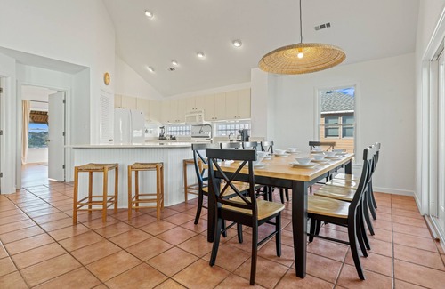 Ocean Sands House | 5 star-2 Min Walk to the Beach-Ocean View-Heated Pool-Hottub-Modern