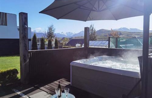 Lower Shotover Apartment | 5-Star Boutique Retreat! Hot pool! Amazing view!