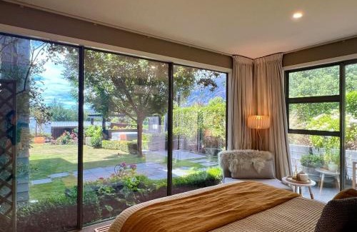 Lower Shotover Apartment | 5-Star Boutique Retreat! Hot pool! Amazing view!