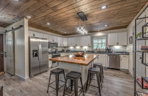 Ellijay Cabin | 5-Star Cabin w/Hot Tub, Game Room, & Resort Perks!