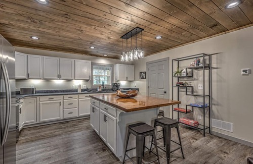 Ellijay Cabin | 5-Star Cabin w/Hot Tub, Game Room, & Resort Perks!